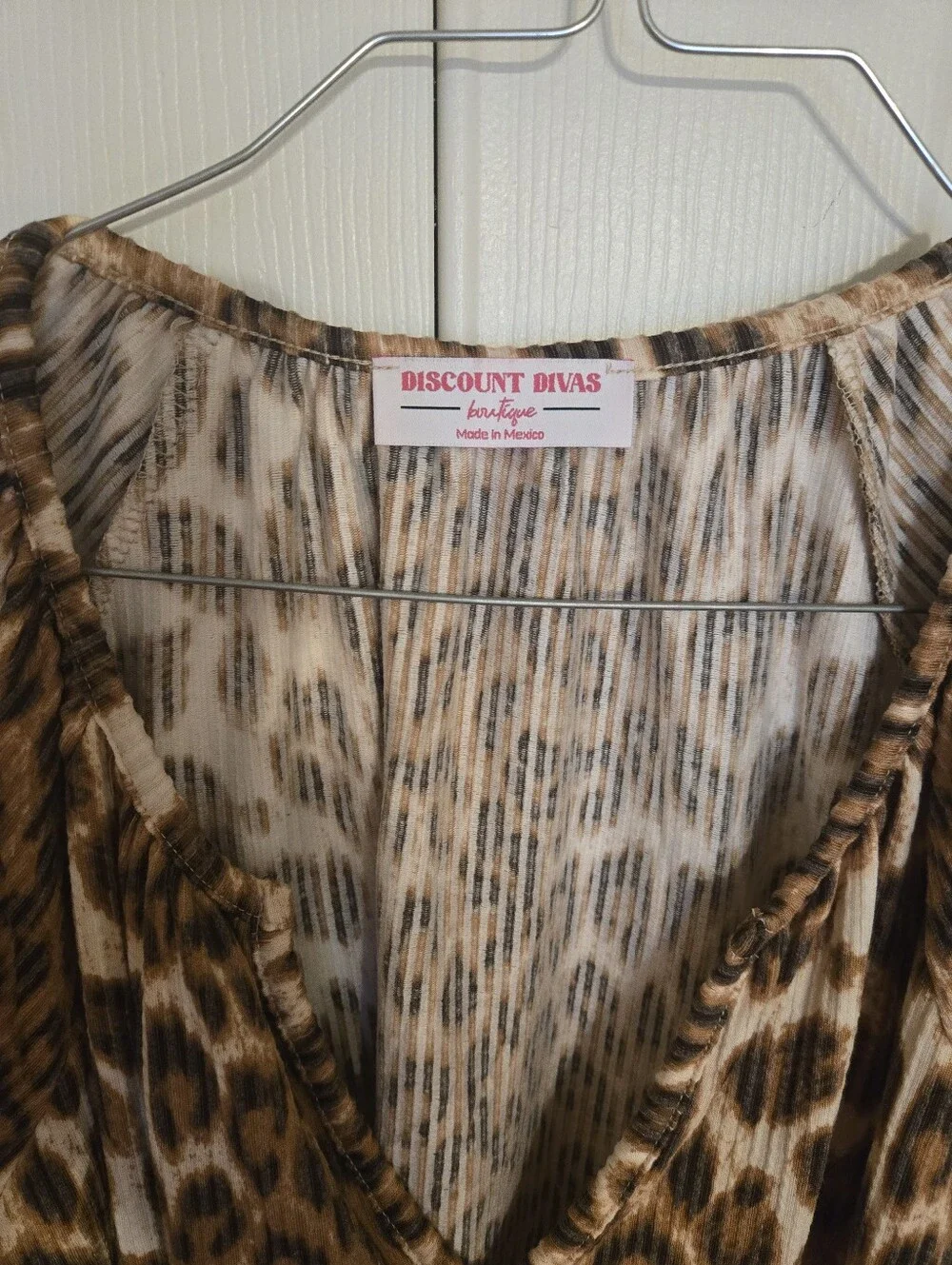 Discount Divas Raised Rib 3/4 Ruffle Sleeve Top - Picture 3 of 4
